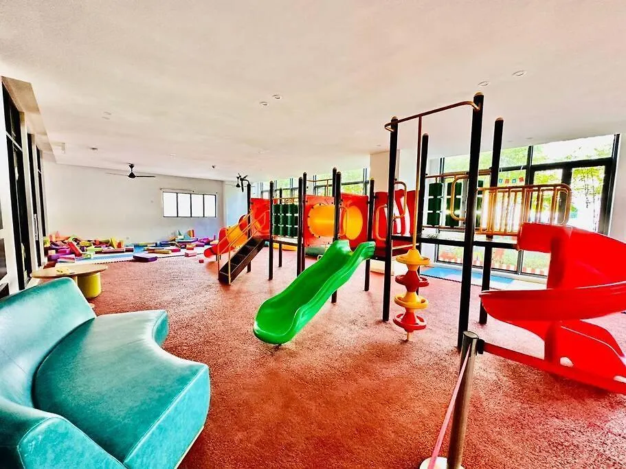 Apartment R&F Classic Design Suites @35F 3Br 11Pax Johor Bahru