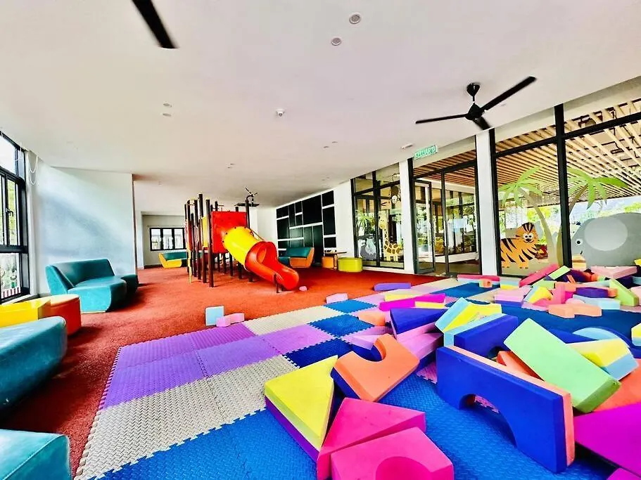 R&F Classic Design Suites @35F 3Br 11Pax Johor Bahru Apartment