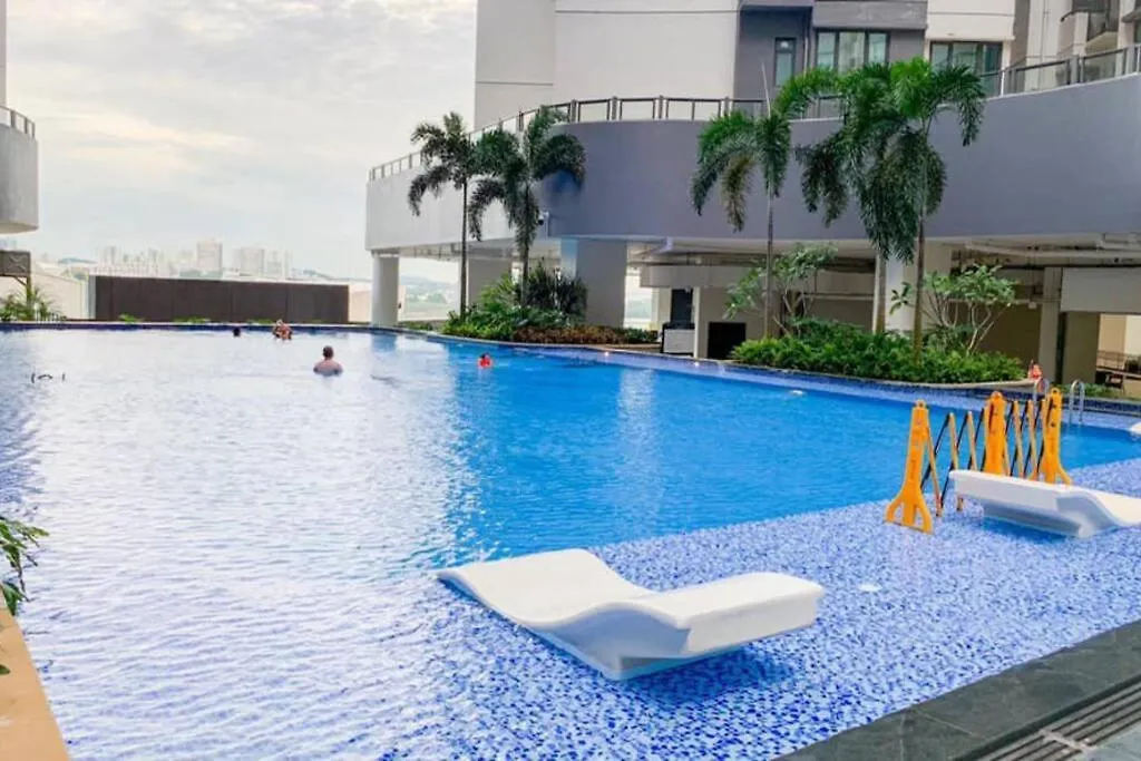 R&F Classic Design Suites @35F 3Br 11Pax Johor Bahru Malaysia
