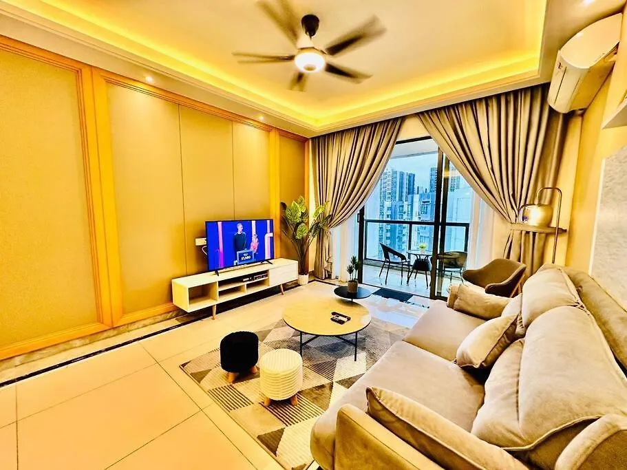 R&F Classic Design Suites @35F 3Br 11Pax Johor Bahru